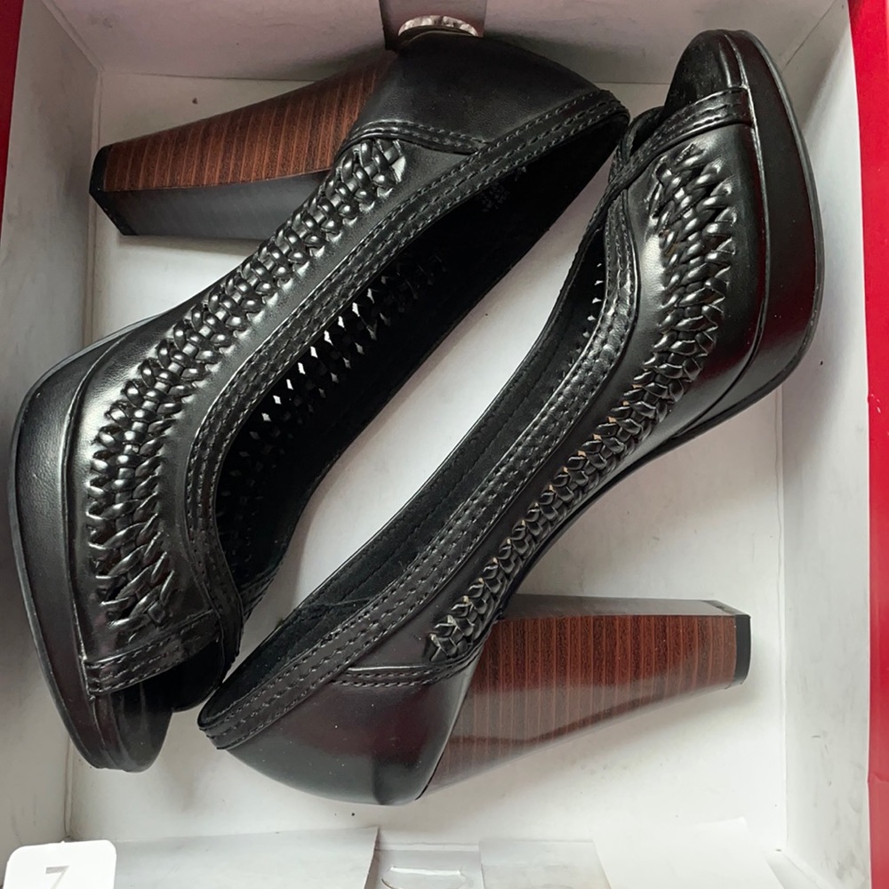 American Eagles heels